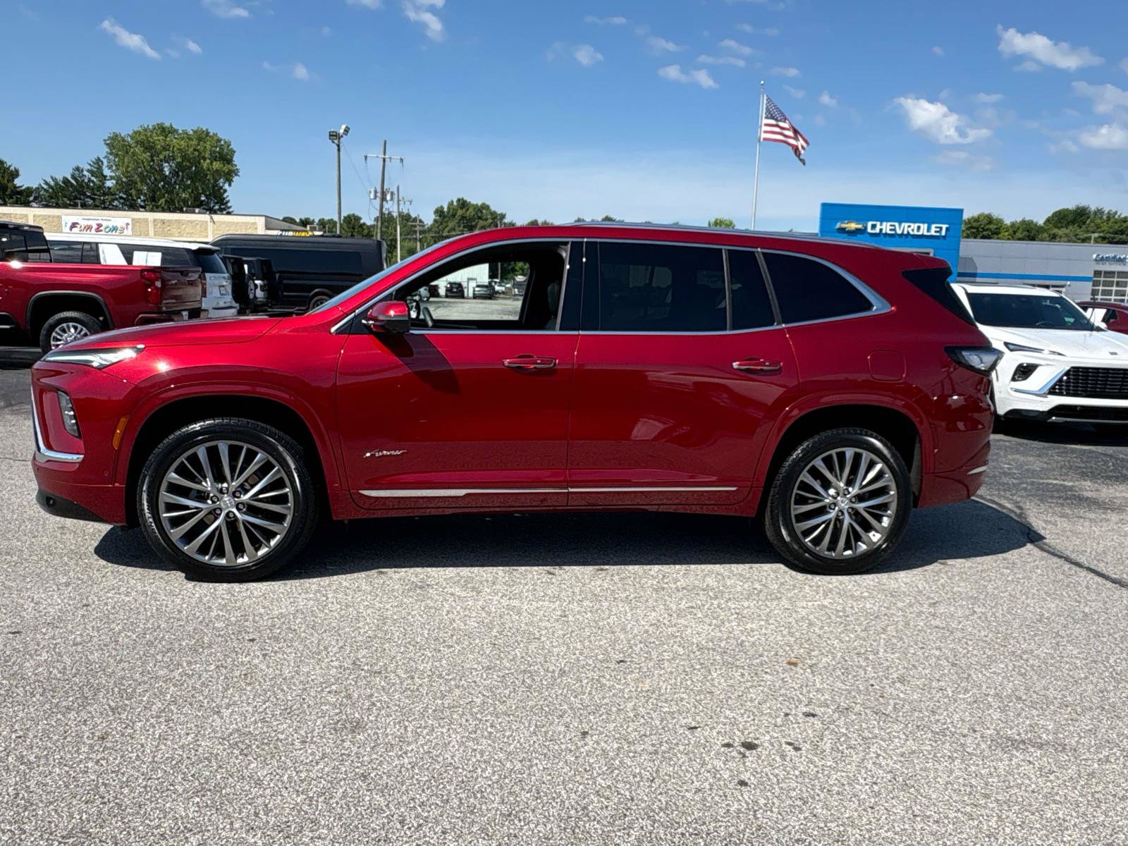 Used 2025 Buick Enclave Avenir w/ Super Cruise Package AWD/4WD image 2