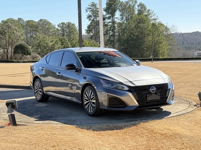 Used 2024 Nissan Altima 2.5 SV image 9