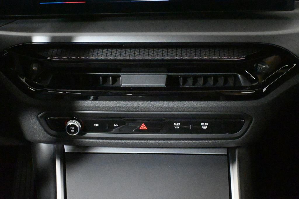 Used 2025 BMW 230i xDrive Coupe w/ Convenience Package image 24