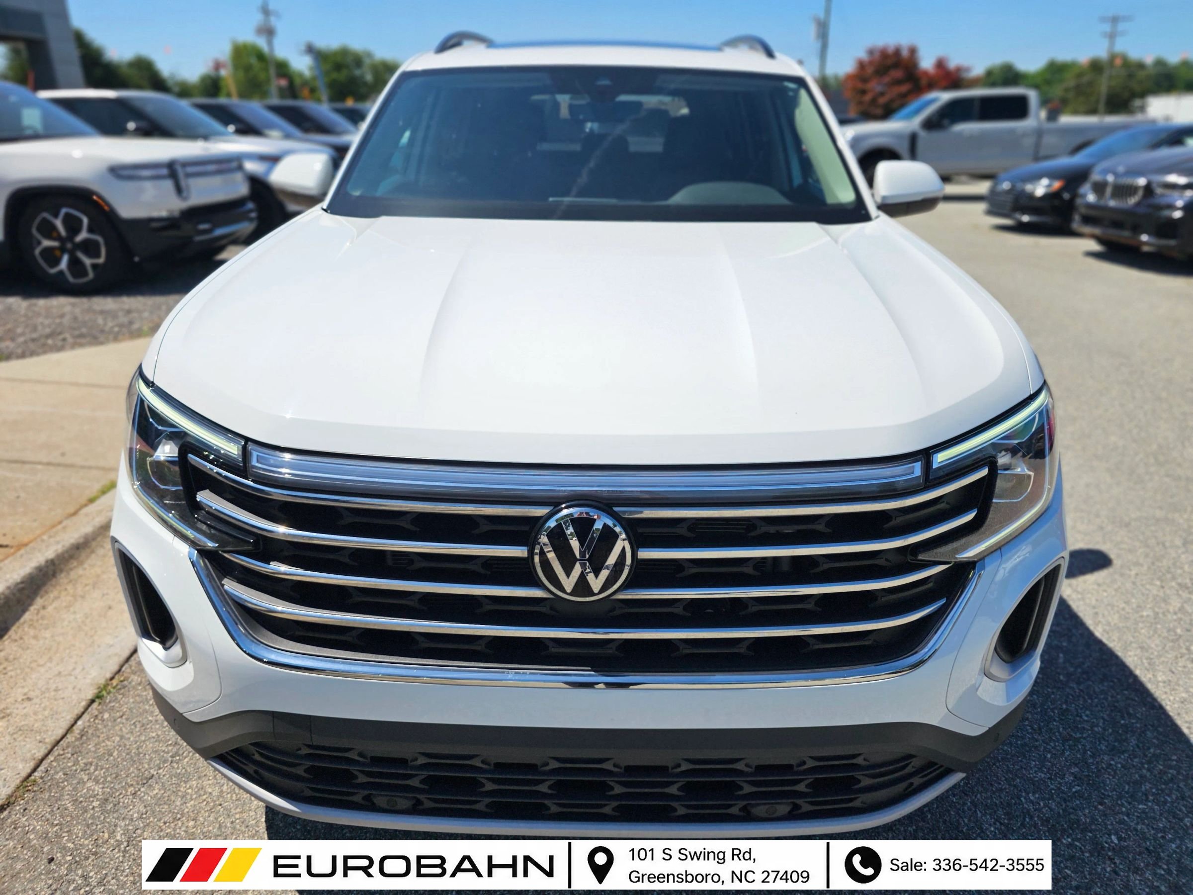 Used 2024 Volkswagen Atlas SE w/ Panoramic Sunroof Package FWD image 9