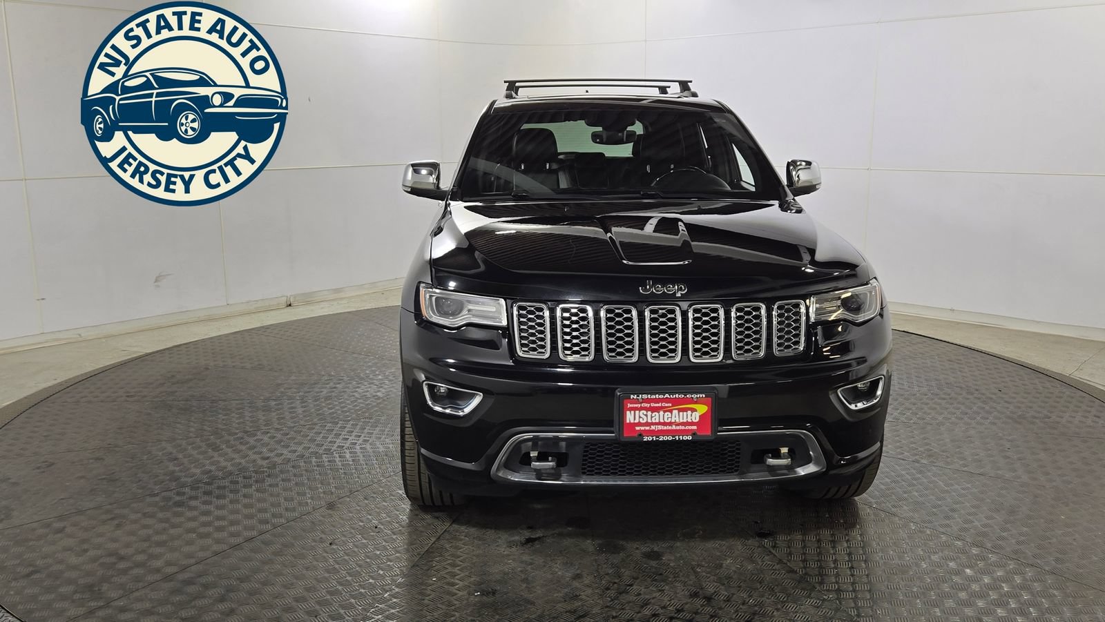Used 2017 Jeep Grand Cherokee Overland AWD/4WD image 2