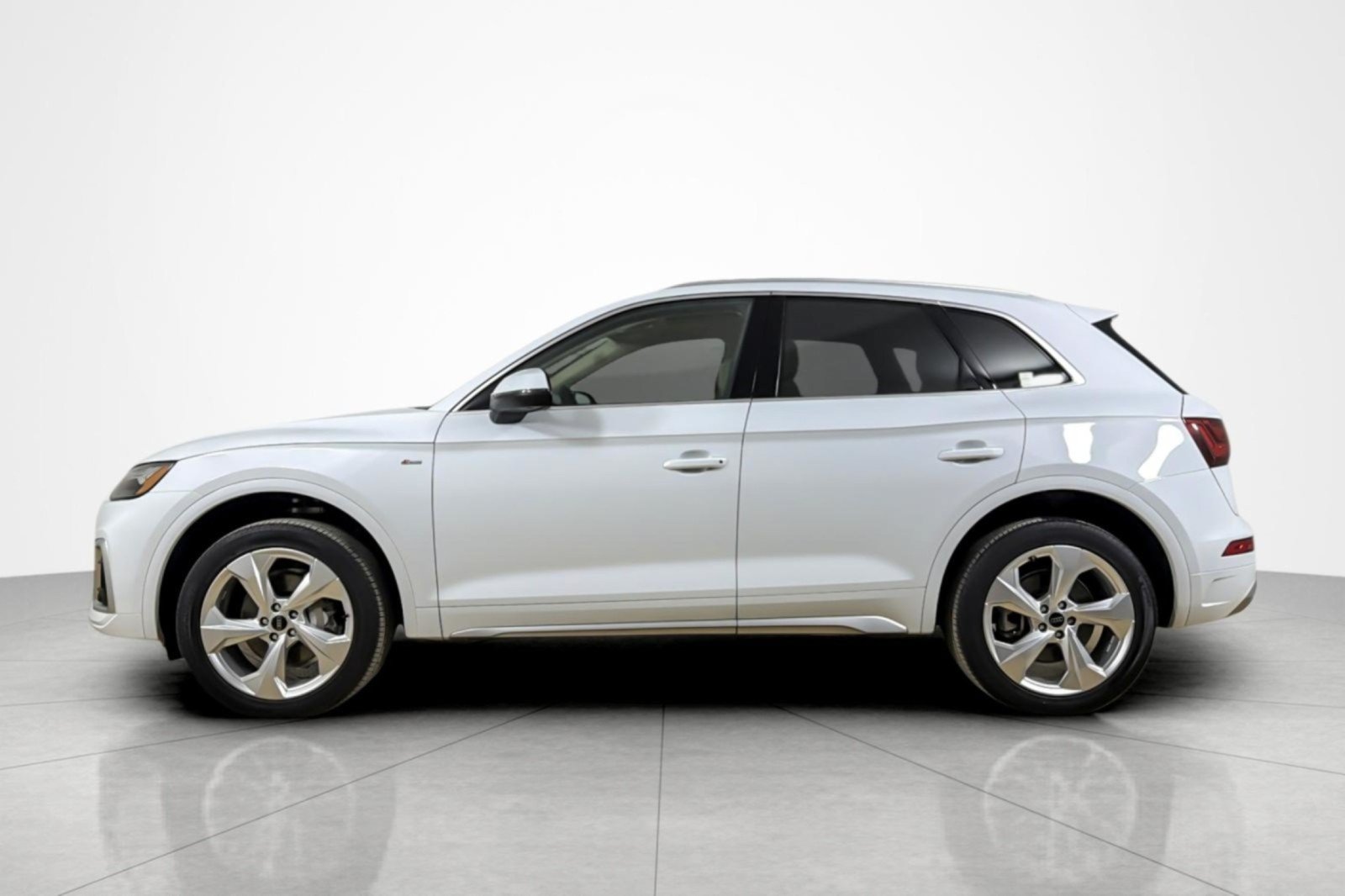 Used 2023 Audi Q5 2.0T Premium Plus w/ Premium Plus Package AWD/4WD image 2