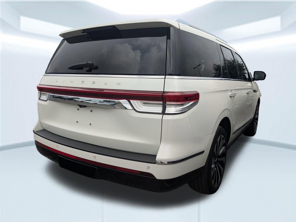 Used 2023 Lincoln Navigator Reserve RWD image 4