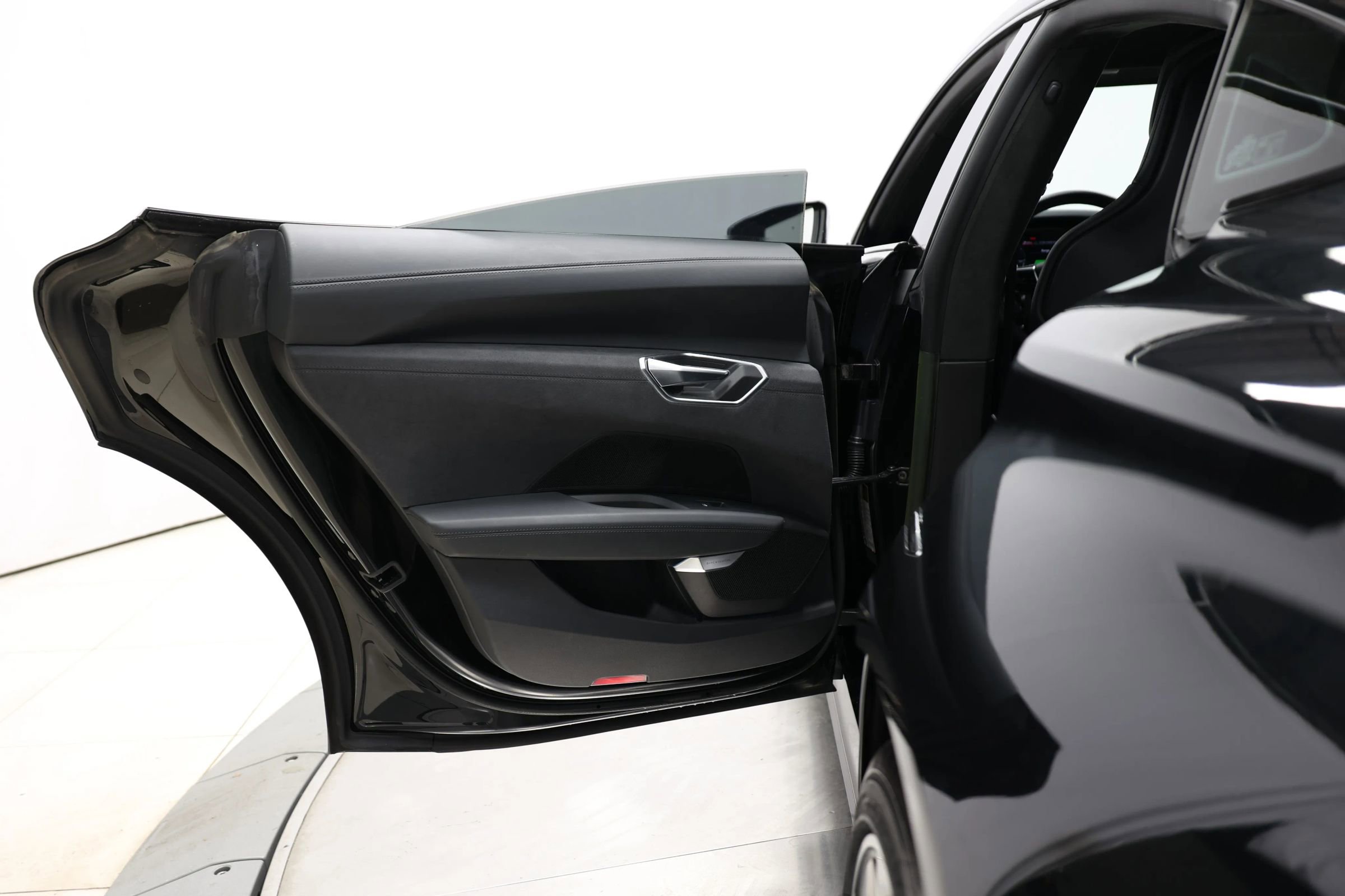 Used 2022 Audi RS e-tron GT w/ Carbon Performance Package image 46