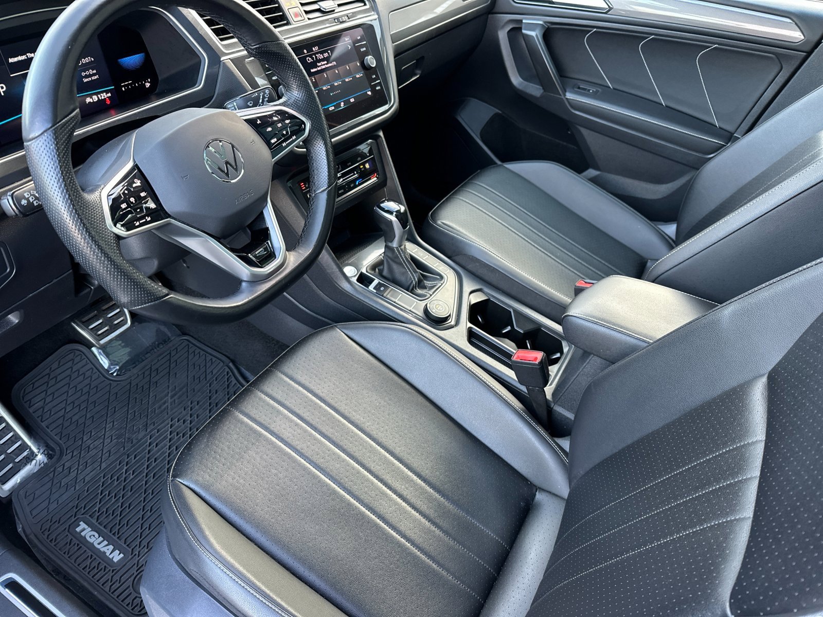 Used 2022 Volkswagen Tiguan SE R-Line image 10