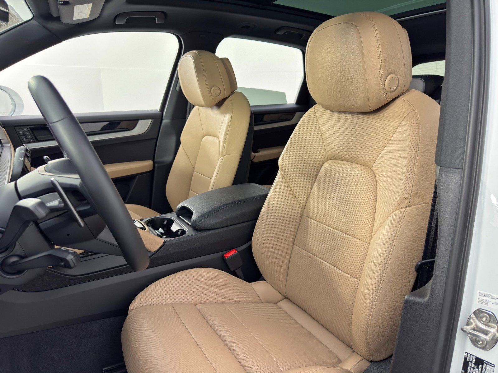 Used 2025 Porsche Cayenne S w/ Premium Package Plus image 44