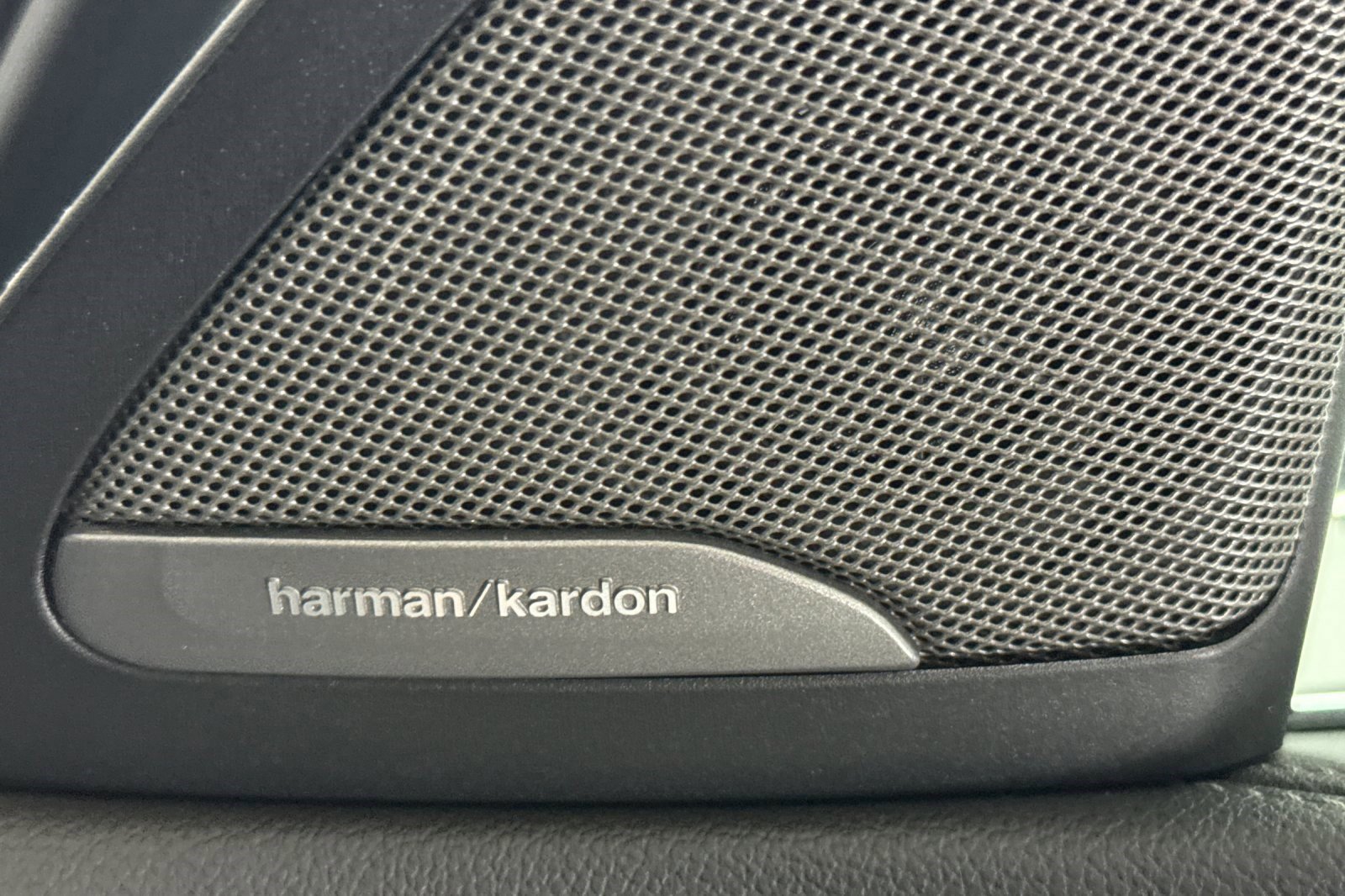 Used 2021 BMW X6 sDrive40i w/ Executive Package RWD image 24