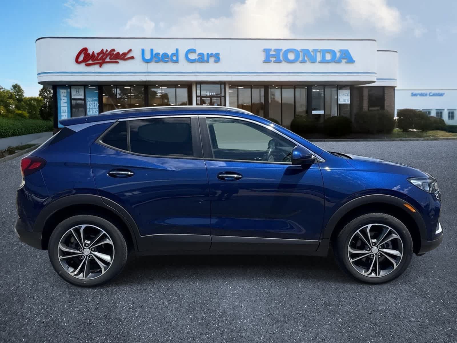 Used 2023 Buick Encore GX Select w/ Safety Package II AWD/4WD image 6