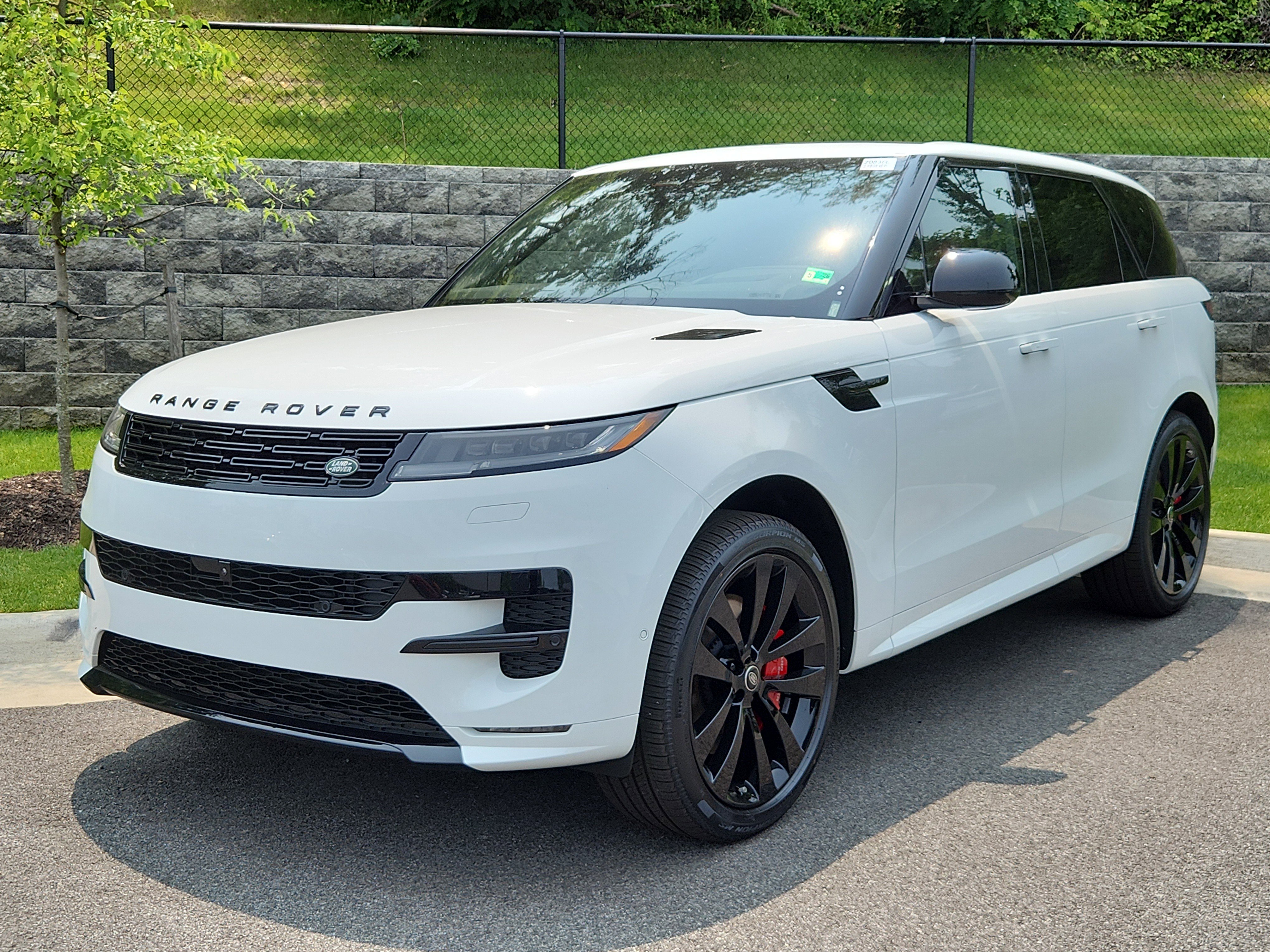 New 2025 Land Rover Range Rover Sport Dynamic SE