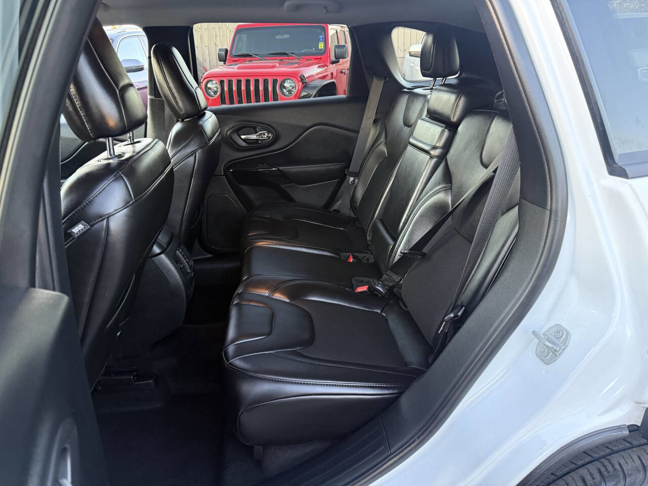 Used 2019 Jeep Cherokee Latitude Plus image 17