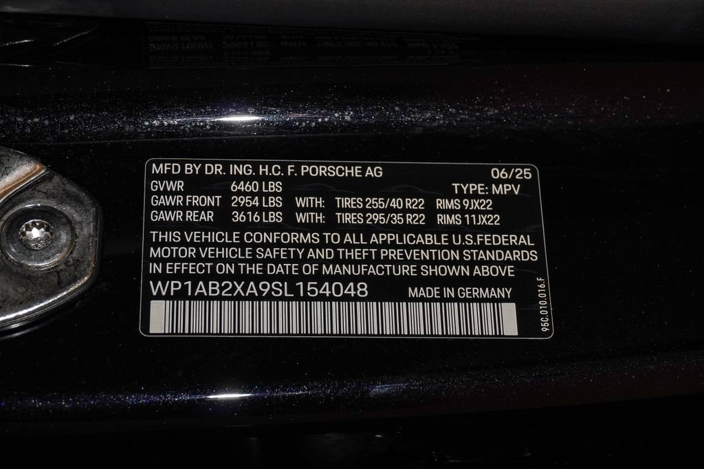 Certified 2025 Porsche Macan 4S Electric AWD/4WD image 31