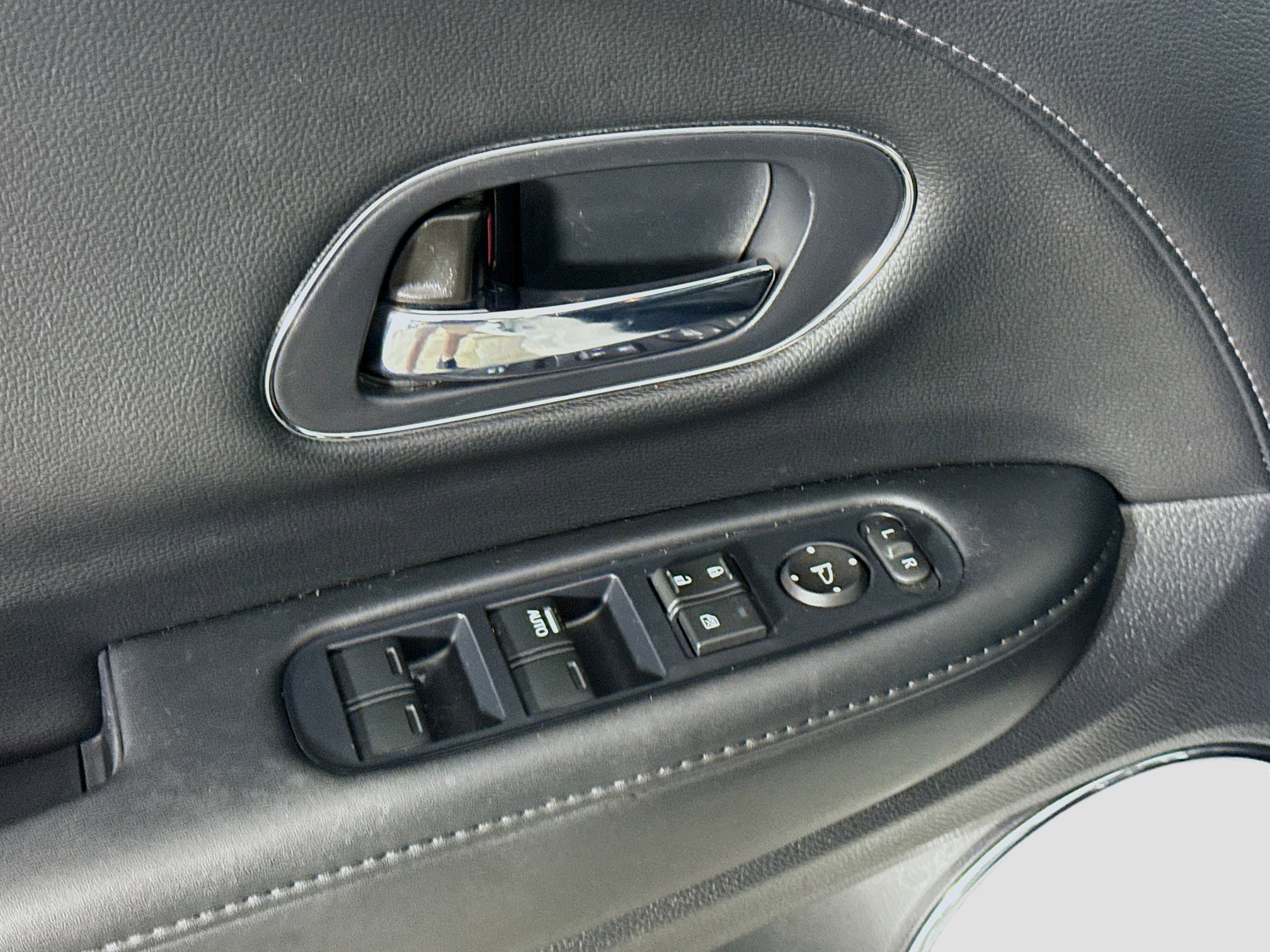 Used 2019 Honda HR-V Touring image 24