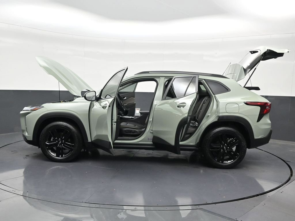 Used 2025 Chevrolet Trax ACTIV w/ Sunroof Package FWD image 34