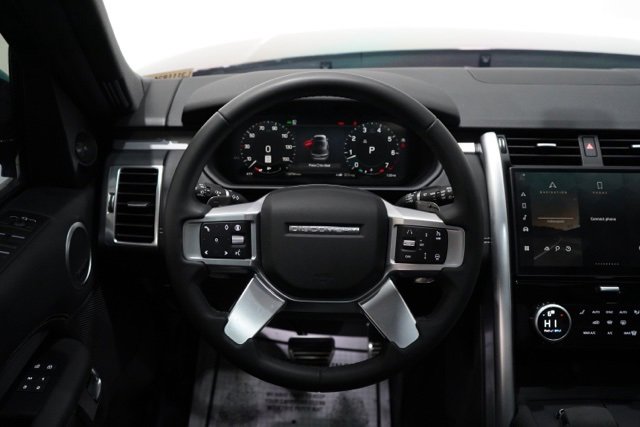 Used 2024 Land Rover Discovery Dynamic SE image 11
