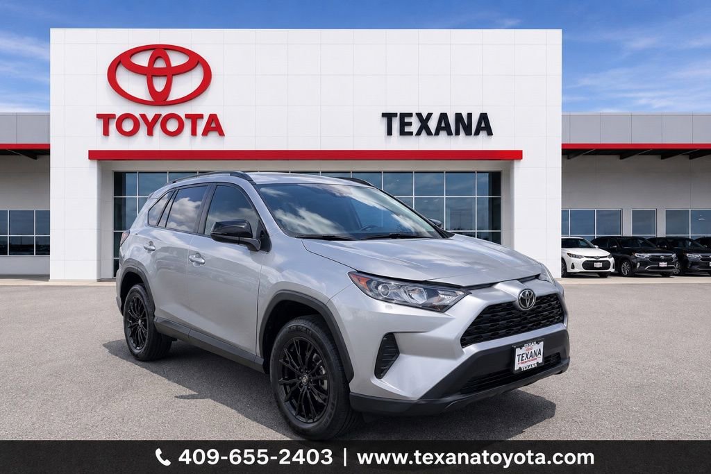 Used 2022 Toyota RAV4 LE FWD image 1