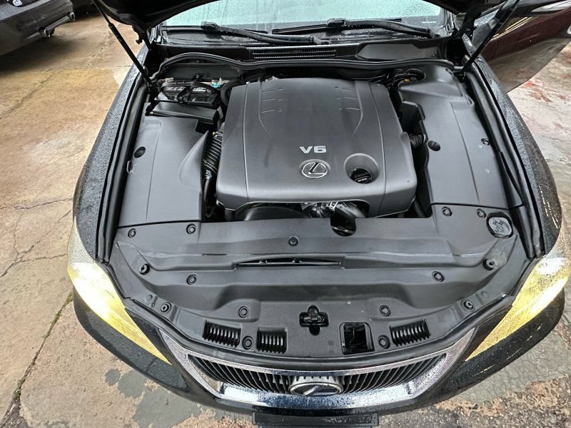 Used 2011 Lexus IS 250C w/ Luxury Pkg RWD image 21