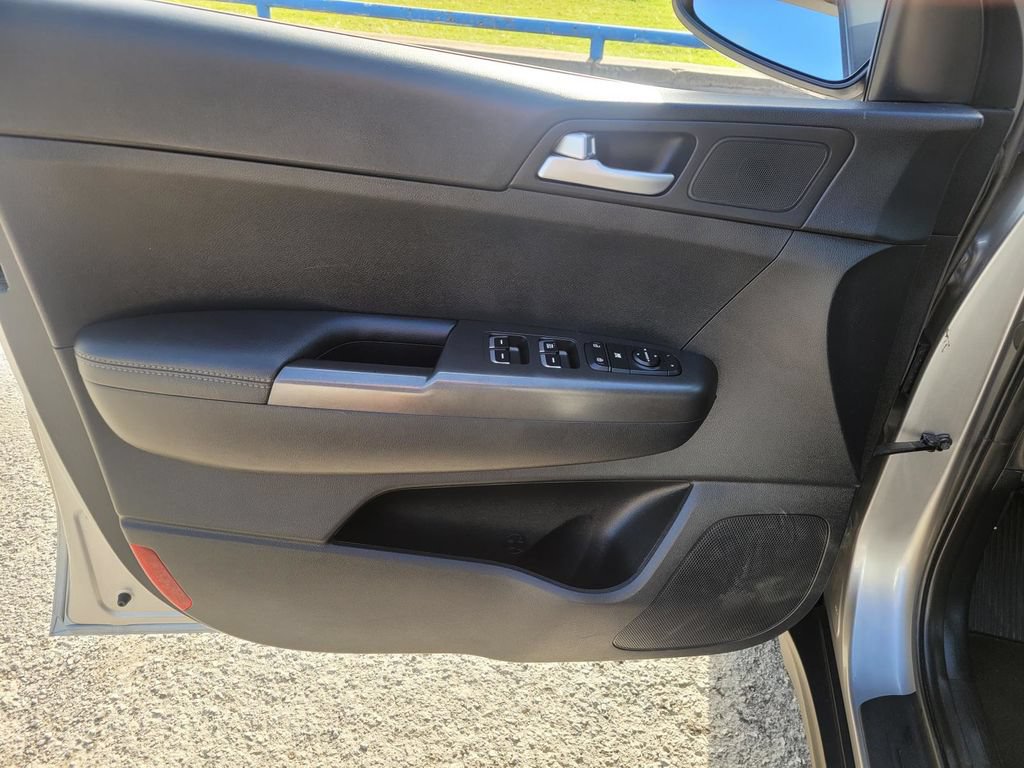 Used 2022 Kia Sportage LX FWD image 18