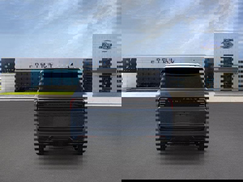 New 2026 Lincoln Navigator Reserve w/ Jet Appearance Package AWD/4WD image 5