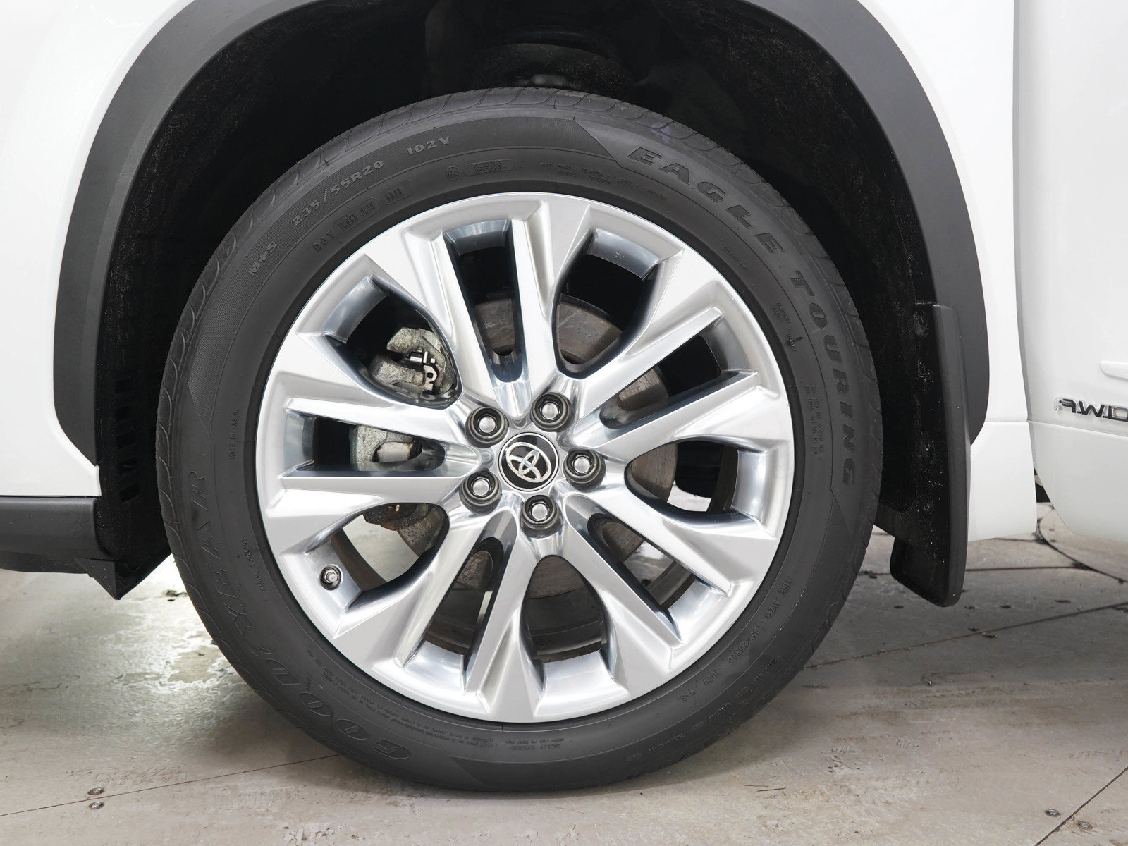 Used 2024 Toyota Highlander Limited AWD/4WD image 32