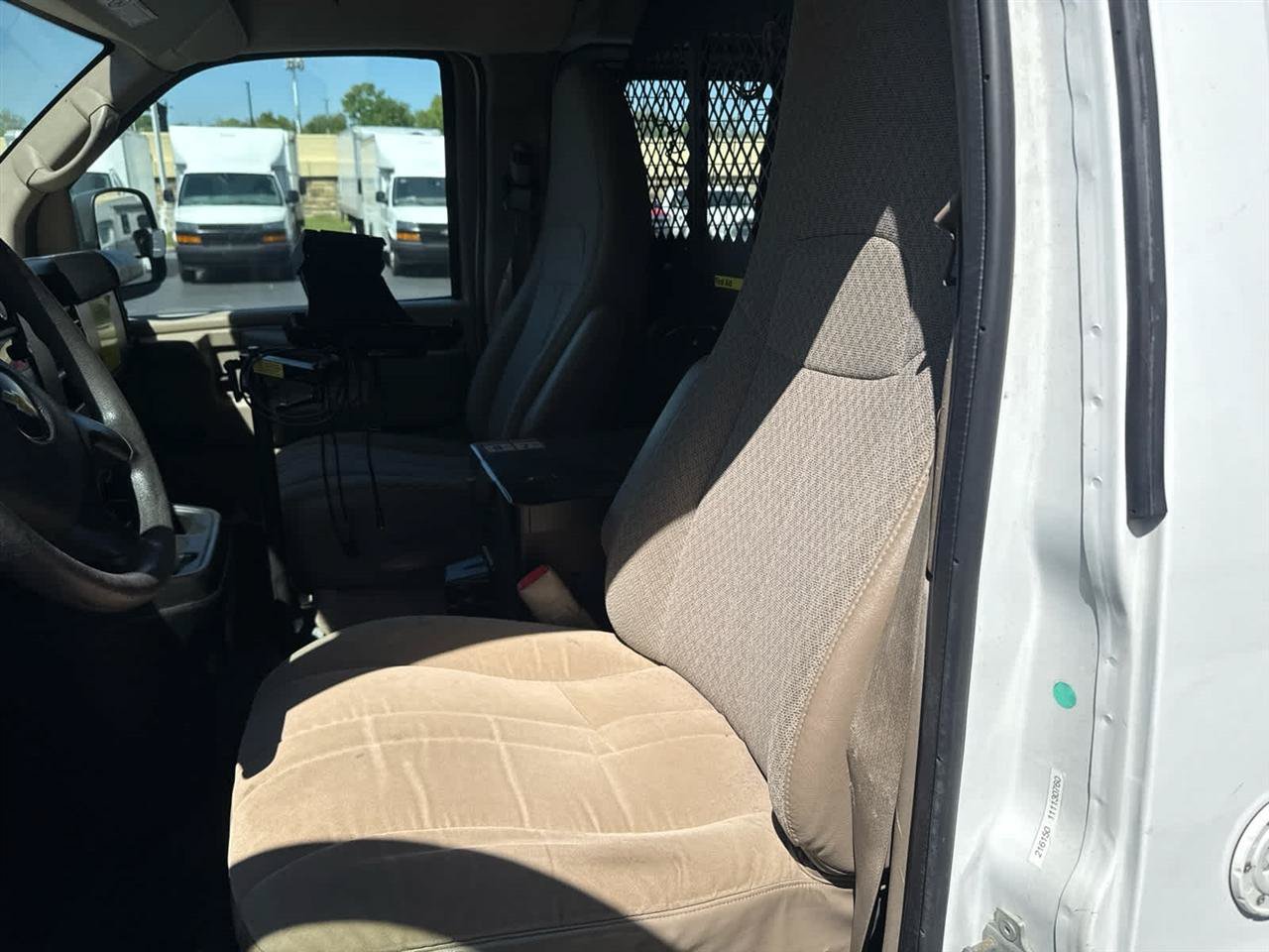 Used 2011 Chevrolet Express 2500 RWD image 13