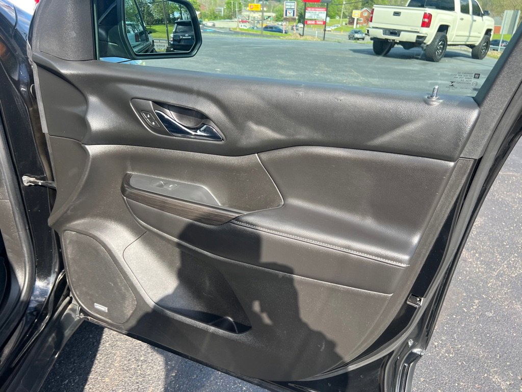 Used 2018 GMC Acadia SLT w/ LPO, Floor Liner Package AWD/4WD image 33