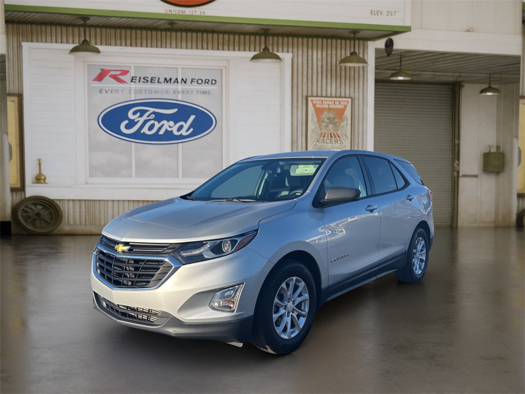 Used 2019 Chevrolet Equinox LS w/ LS Convenience Package image 2