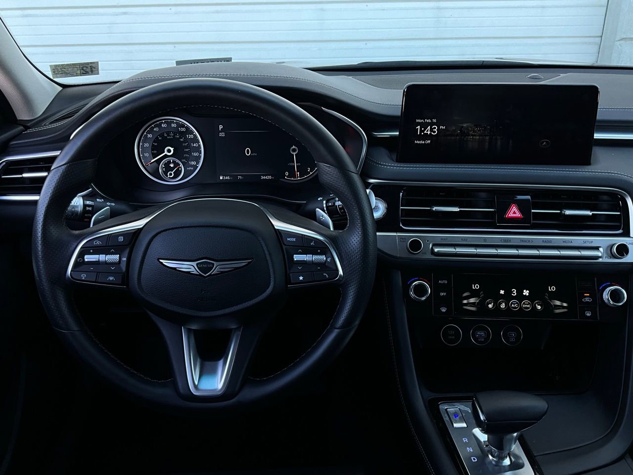 Used 2025 Genesis G70 2.5T image 12