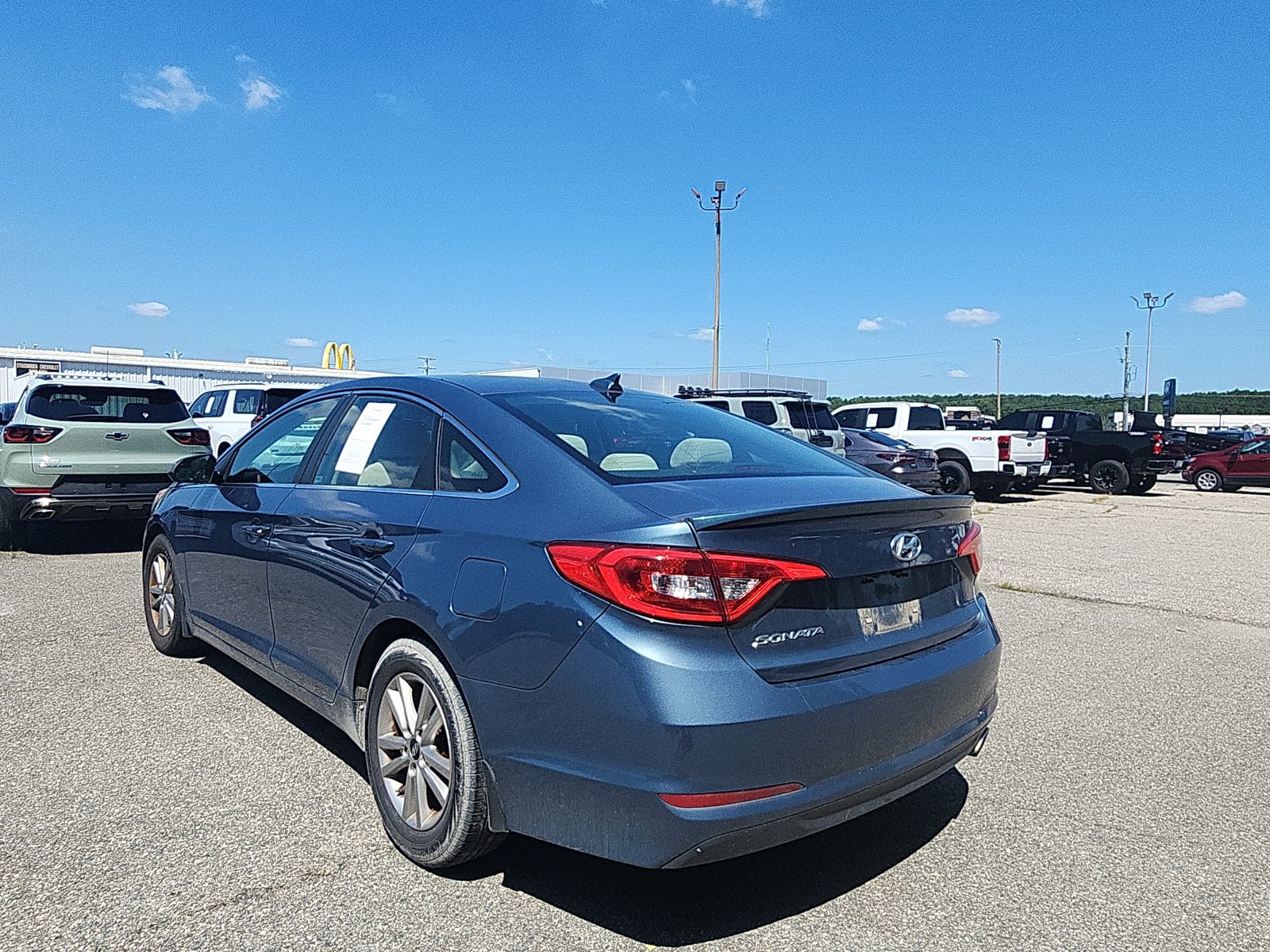 Used 2016 Hyundai Sonata SE FWD image 3