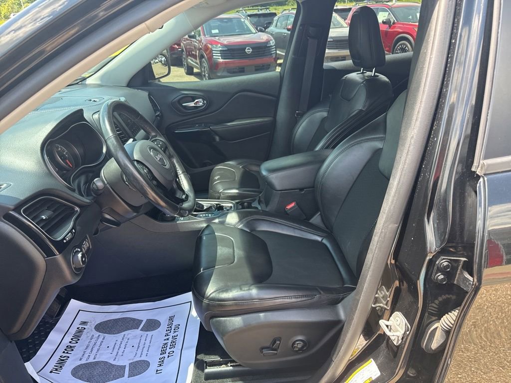 Used 2020 Jeep Cherokee Latitude Plus AWD/4WD image 9