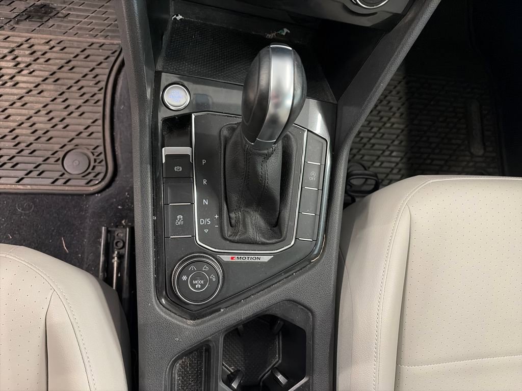 Used 2018 Volkswagen Tiguan SE AWD/4WD image 20
