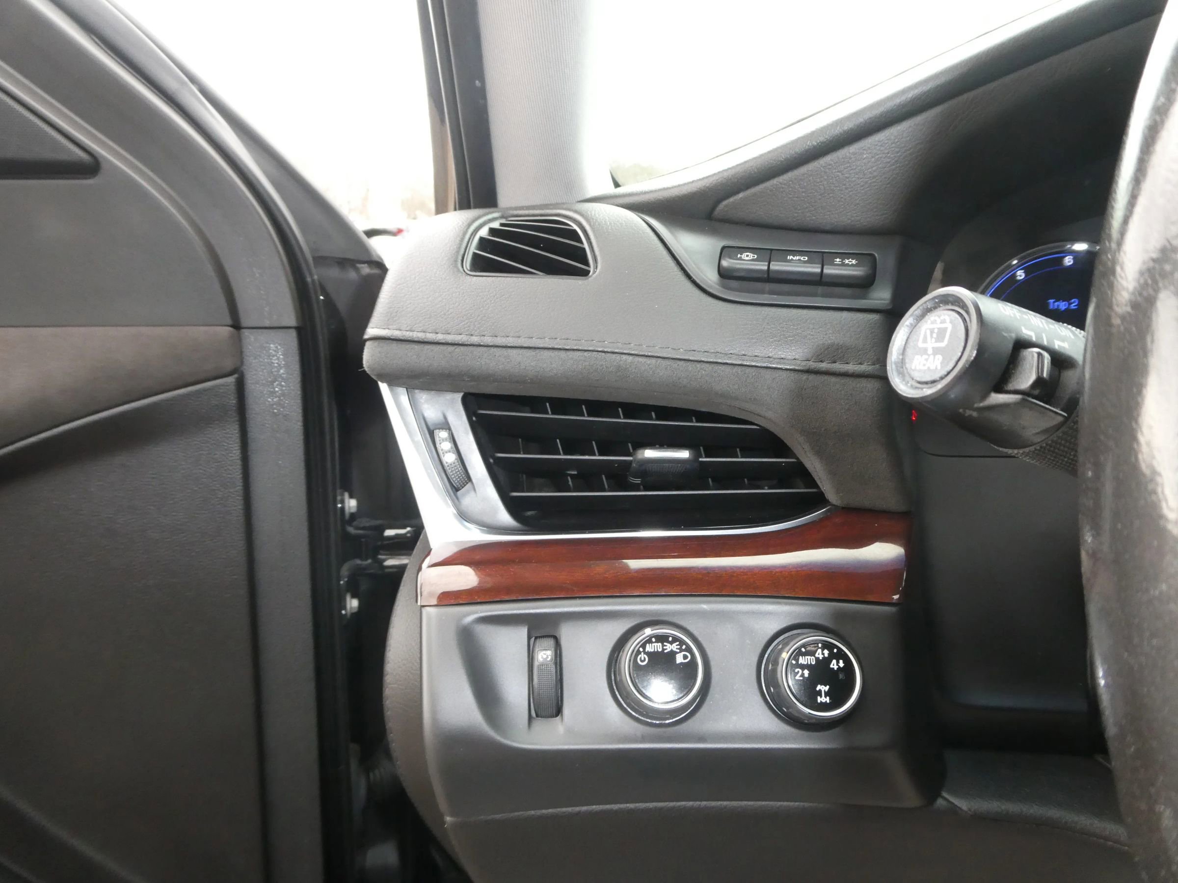 Used 2016 Cadillac Escalade Luxury image 18