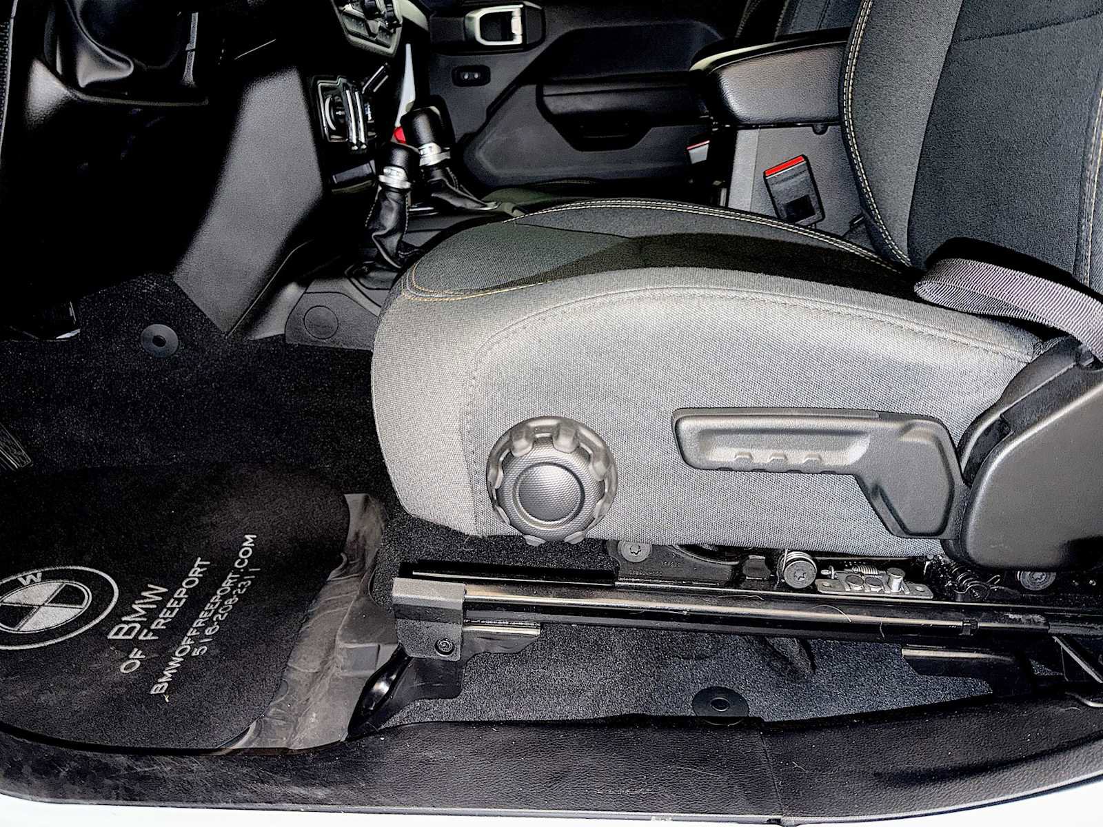 Used 2024 Jeep Wrangler Sport S image 10