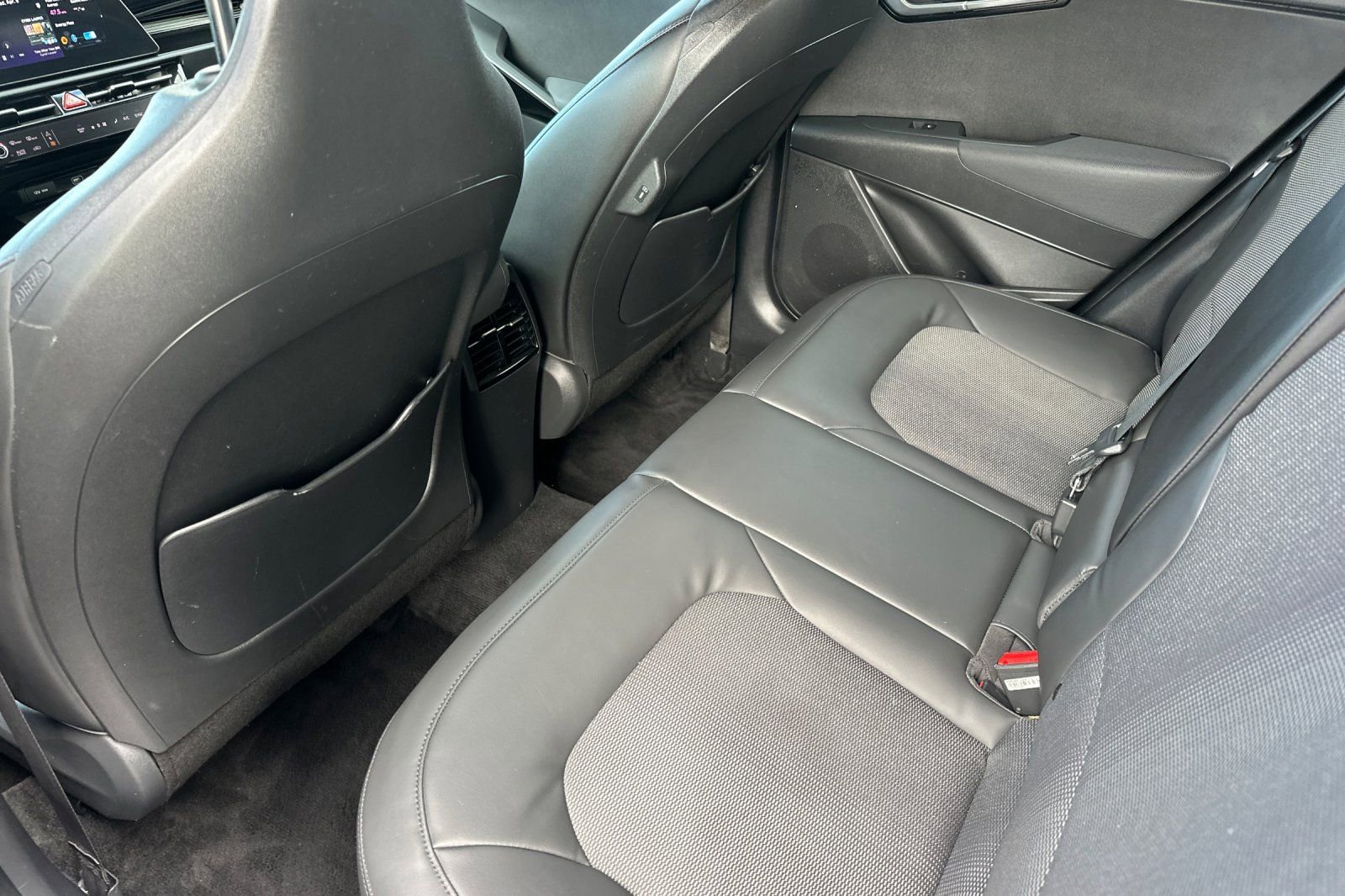 Used 2023 Kia Niro EX image 14