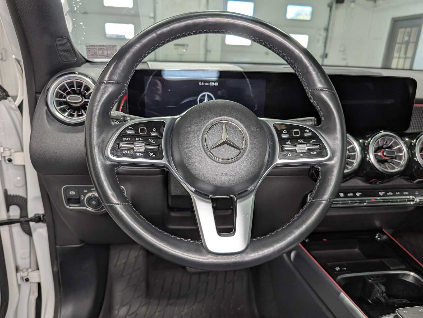 Used 2022 Mercedes-Benz GLB 250 4MATIC image 32