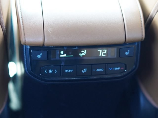 Used 2023 Toyota Highlander Platinum FWD image 42