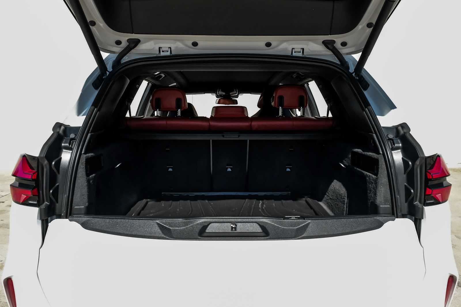 Used 2025 BMW X5 M Competition w/ Executive Package image 57