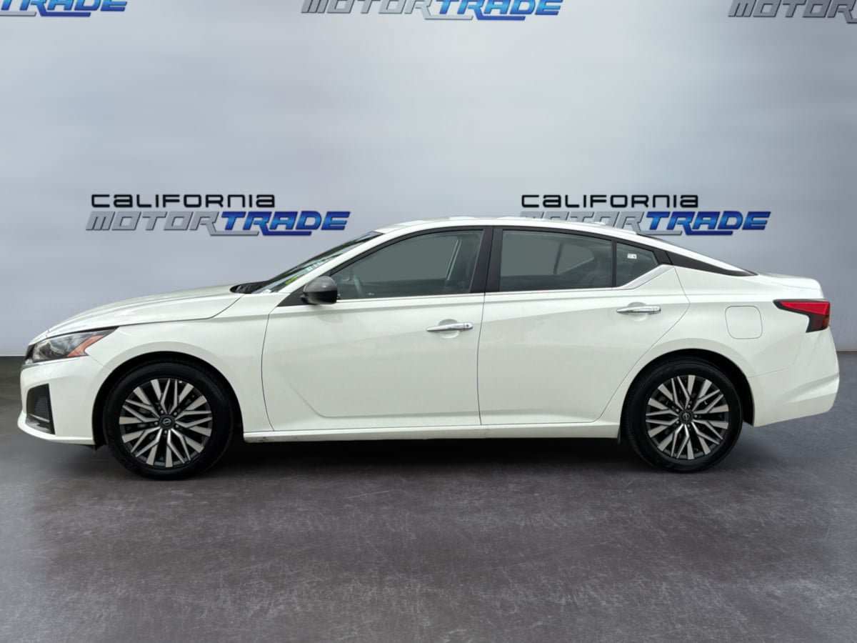 Used 2025 Nissan Altima 2.5 SV FWD image 8