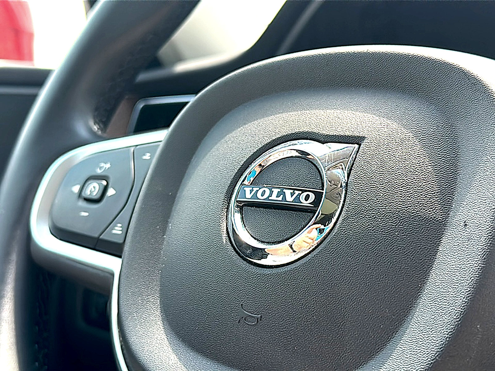 Used 2022 Volvo XC60 B5 Momentum AWD/4WD image 31