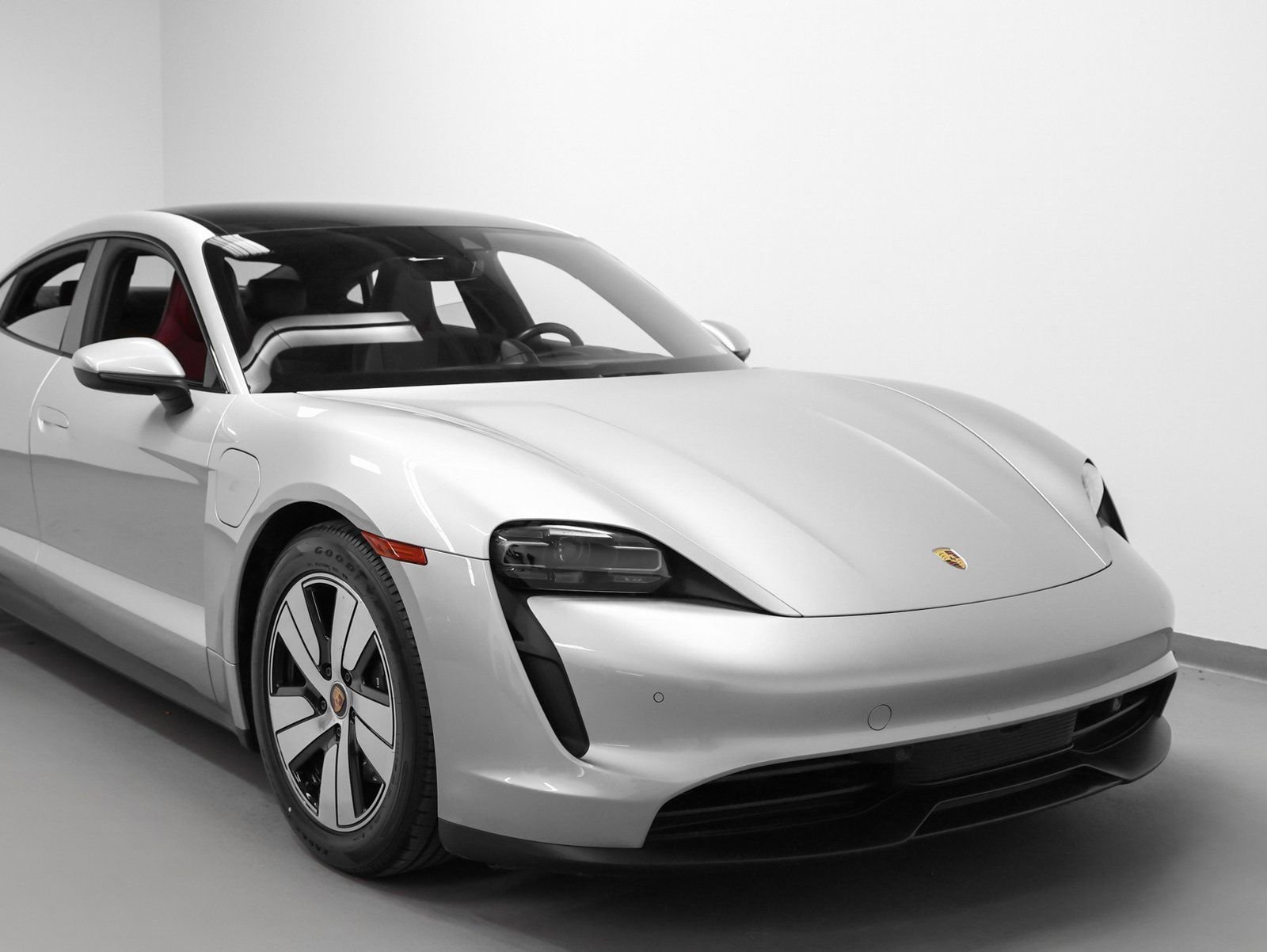 Certified 2023 Porsche Taycan image 9