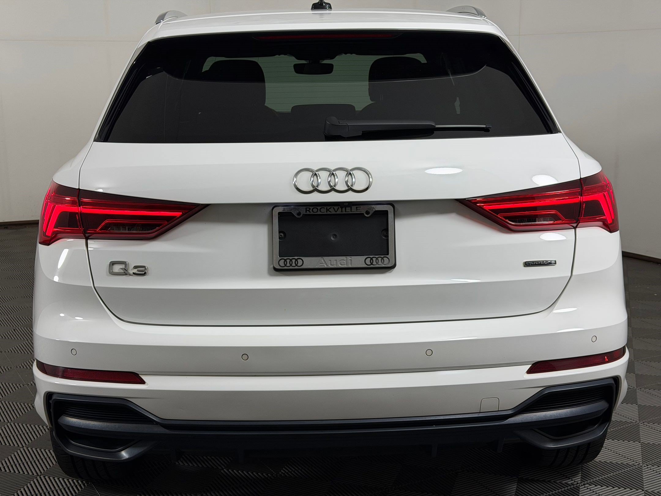 Used 2020 Audi Q3 2.0T Premium w/ Convenience Package AWD/4WD image 10