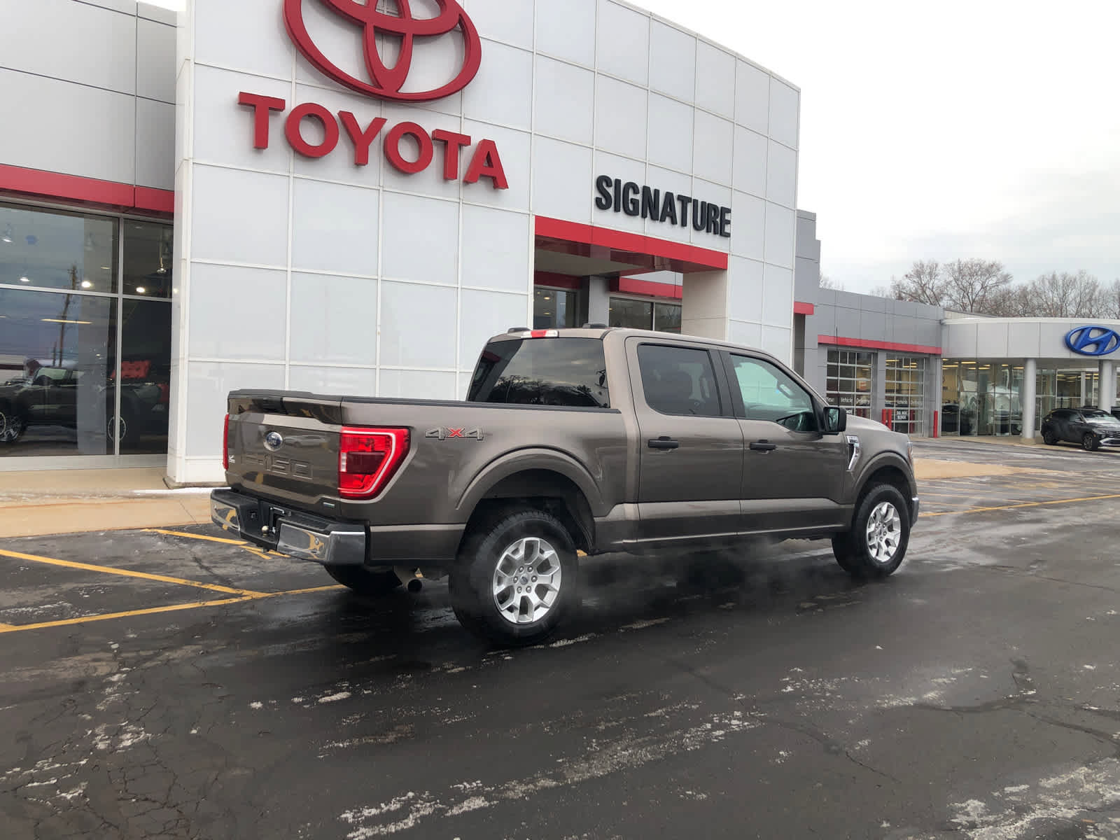 Used 2023 Ford F150 XLT image 2