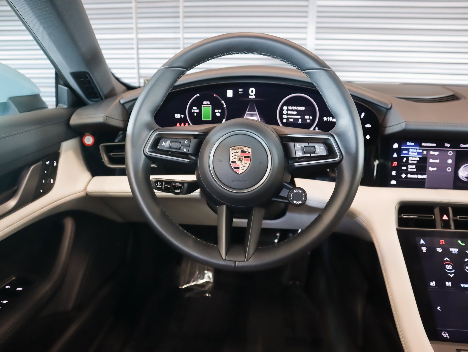 Used 2025 Porsche Taycan image 15