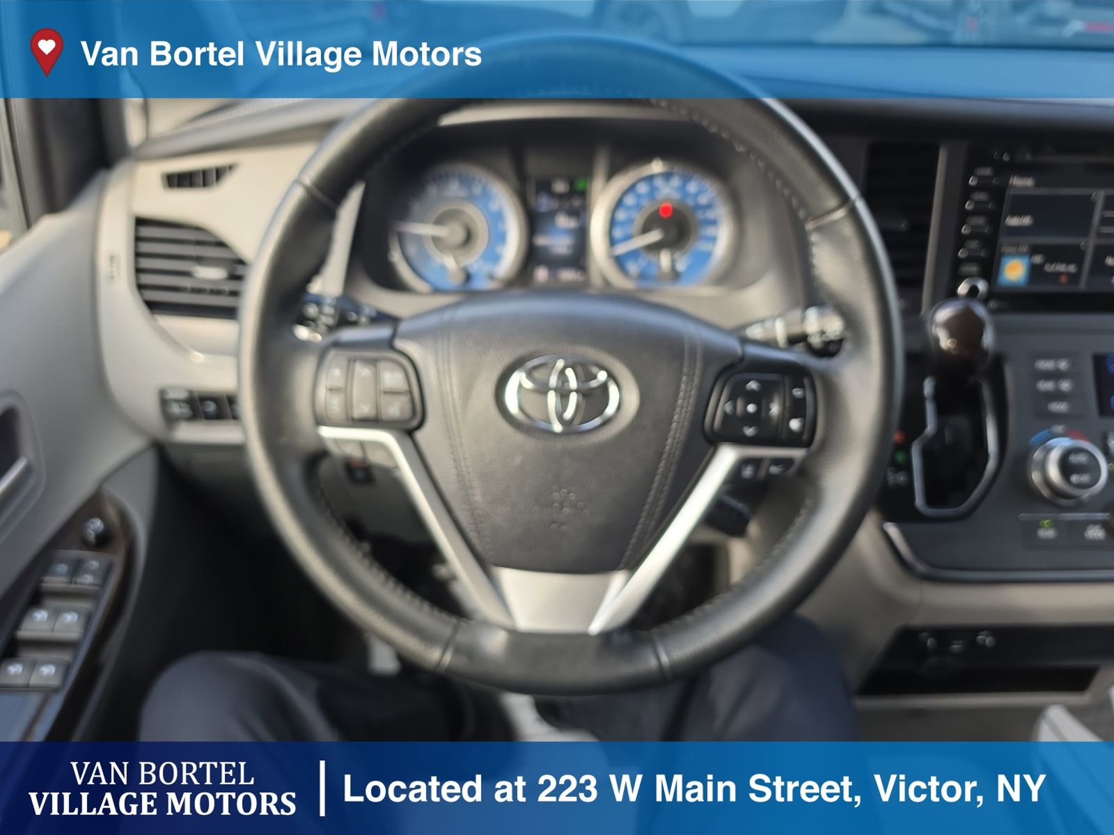 Used 2019 Toyota Sienna XLE w/ XLE Navigation Package FWD image 13