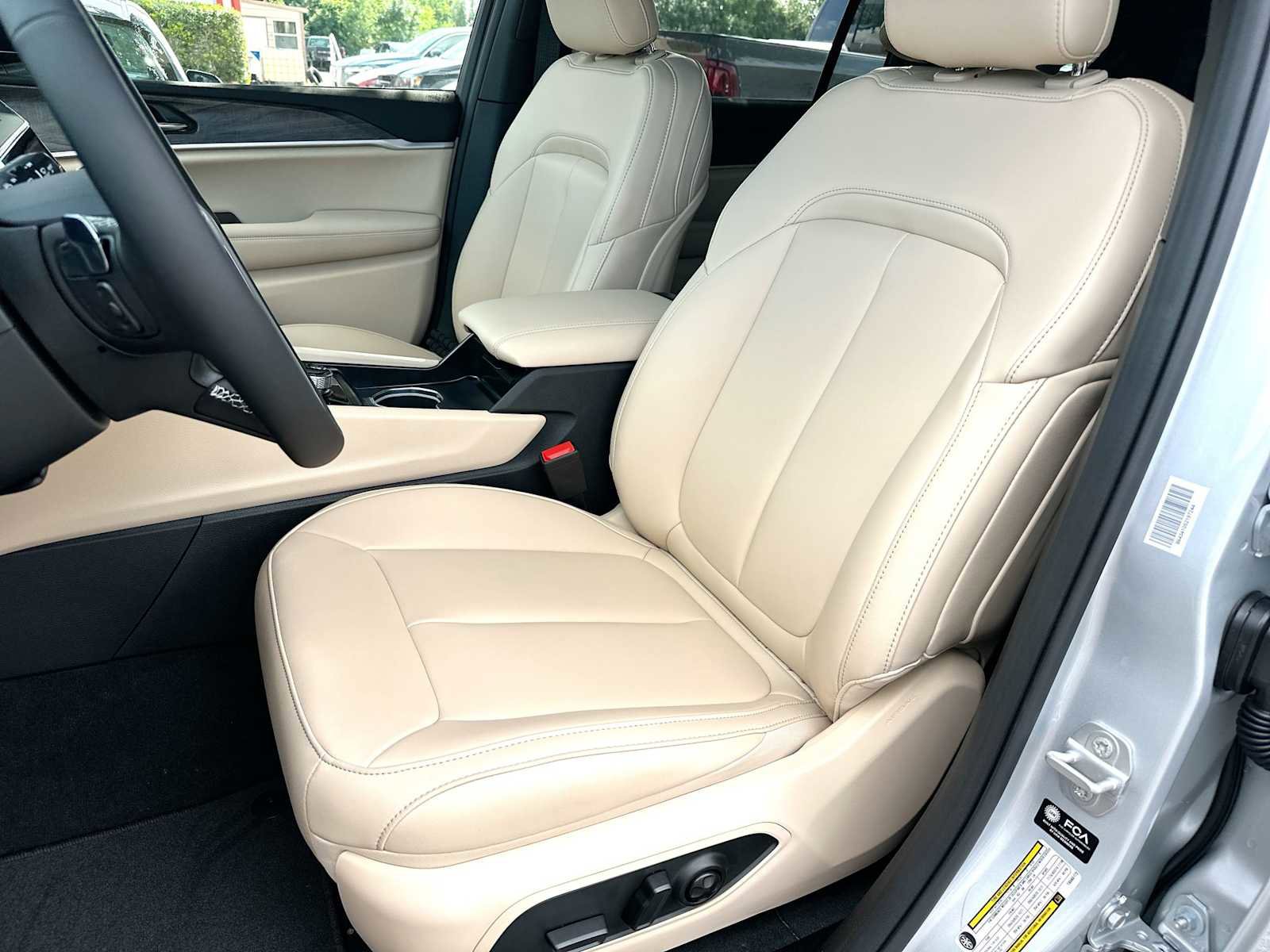 New 2026 Jeep Grand Cherokee L Limited RWD image 17