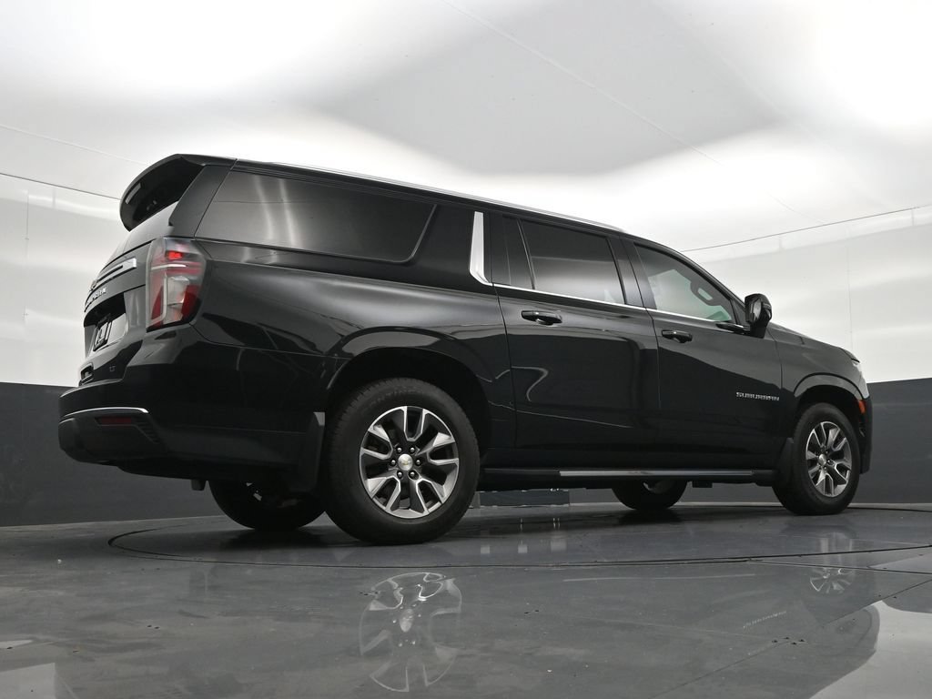 Used 2022 Chevrolet Suburban LT w/ Luxury Package RWD image 27
