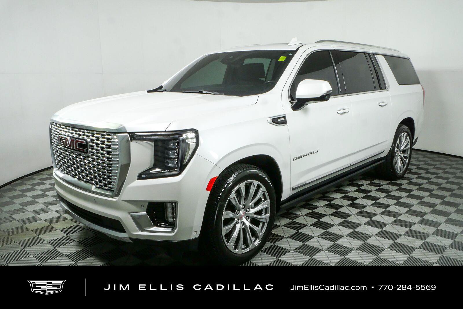 Used 2023 GMC Yukon XL Denali w/ Denali Reserve Package AWD/4WD image 27