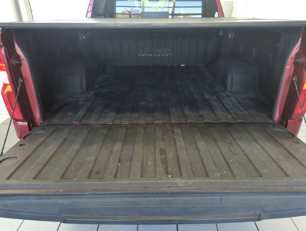 Used 2019 Chevrolet Silverado 1500 High Country w/ Technology Package AWD/4WD image 36