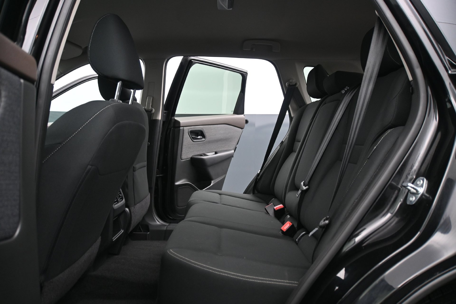 Used 2023 Nissan Rogue S AWD/4WD image 16