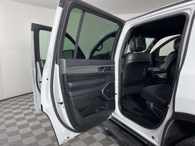 Used 2024 Jeep Wagoneer Series II w/ Flexible Seating Group image 41