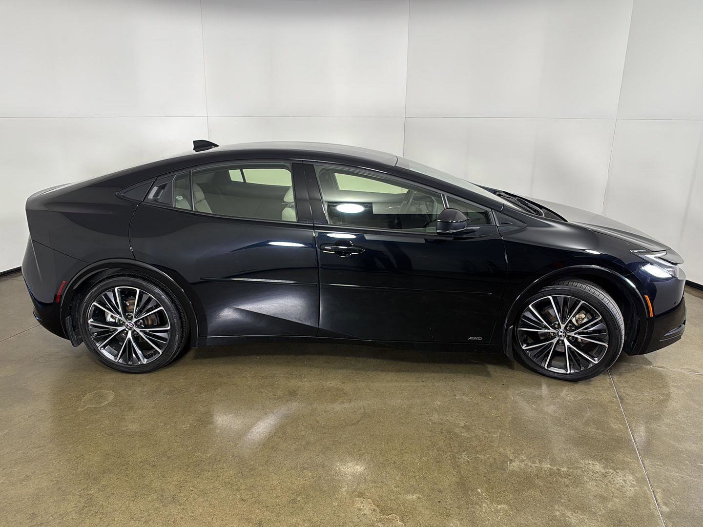 Used 2024 Toyota Prius XLE AWD/4WD image 9